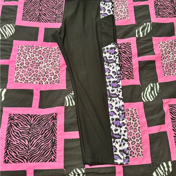 XL Cali Active PURPLE LEOPARD GYM LEGGINGS! - Picture 3 of 6